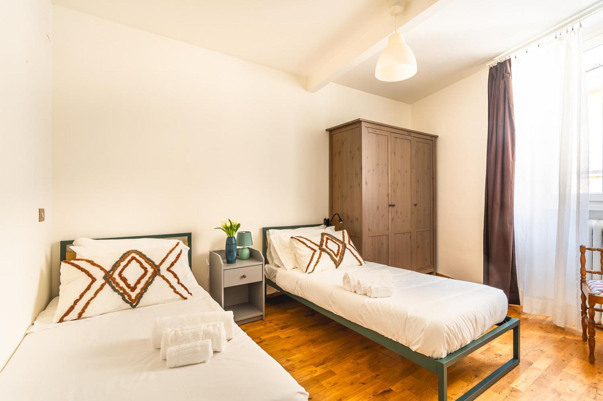 Iflat Lovely 2 Bedroom In Rione Monti Apartment Rom