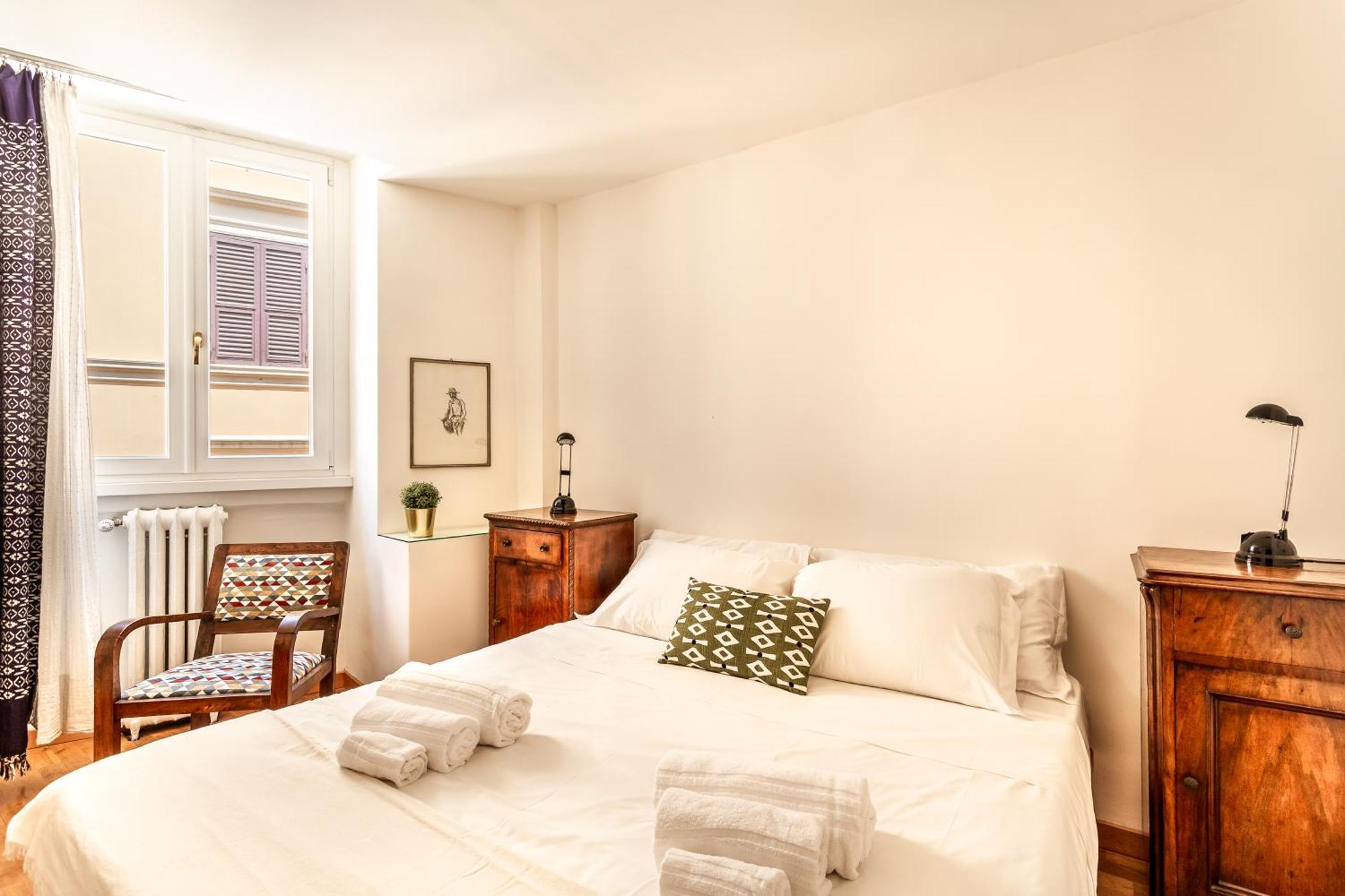 Iflat Lovely 2 Bedroom In Rione Monti Apartment Rom