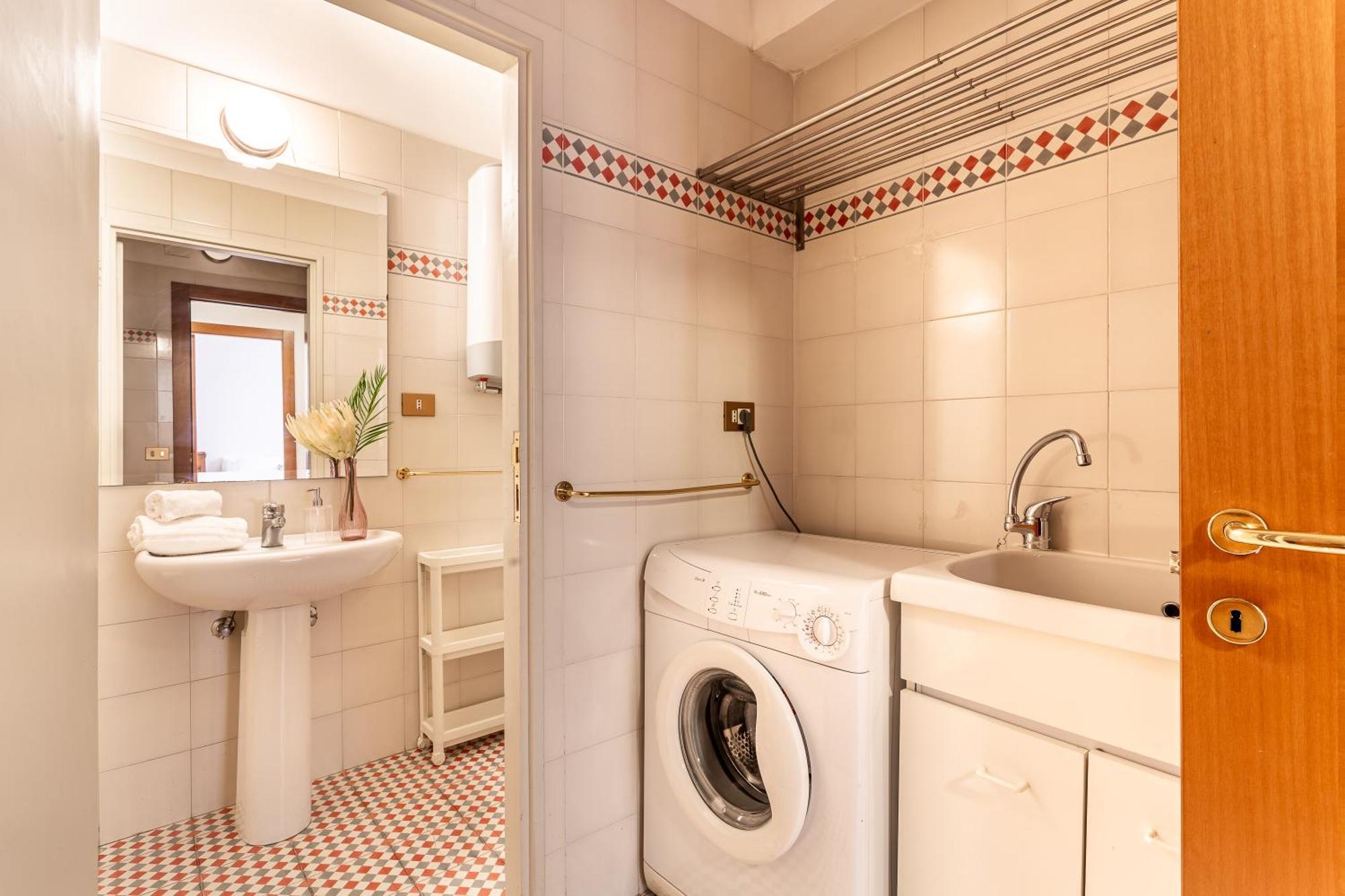 Apartment Iflat Lovely 2 Bedroom In Rione Monti Rom